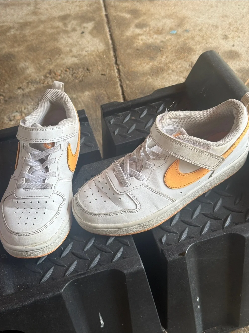 Used Kids White Nike Sneakers with oragnge Accent - Classic Casual Shoe